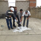 ACTO. Los ejecutivos de la empresa de servicios realizaron ayer el colocado simblico de la piedra fundamental de su nuevo edificio.