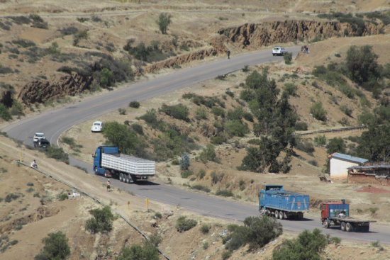 PROBLEMA. El mal estado de las carreteras preocupa a los transportistas.