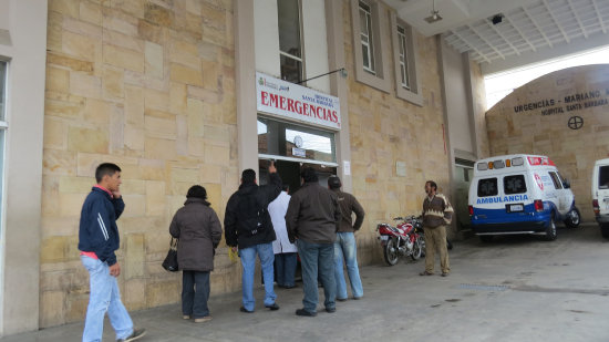 EMERGENCIAS. El novio fue trasladado al hospital Santa Brbara con el proposito de salvarlo.