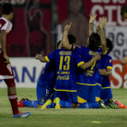 Los jugadores del Deportivo Capiat festejan el triunfo sobre Caracas.