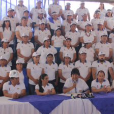 PROMESAS. El presidente Evo Morales y los candidatos del MAS en Santa Cruz presentan su oferta electoral en una conferencia de prensa.