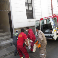 ACCIDENTE. El padre de familia del colegio Santa Ana lleg a la morgue.