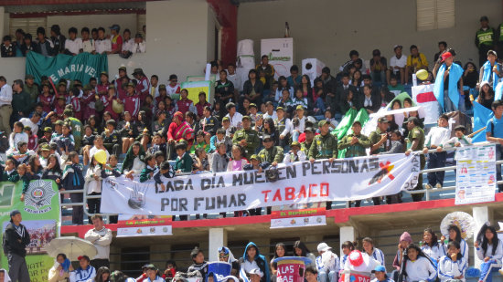 MARCHA. Estudiantes de colegios le dijeron no al alcohol y las drogas.