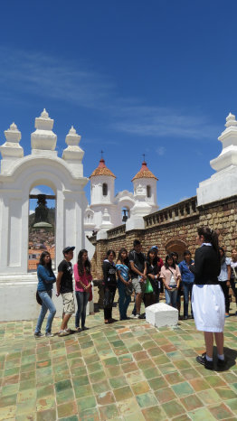 TURISMO. Centenares de sucrenses recorrieron por la terraza del oratorio de San Felipe Neri.