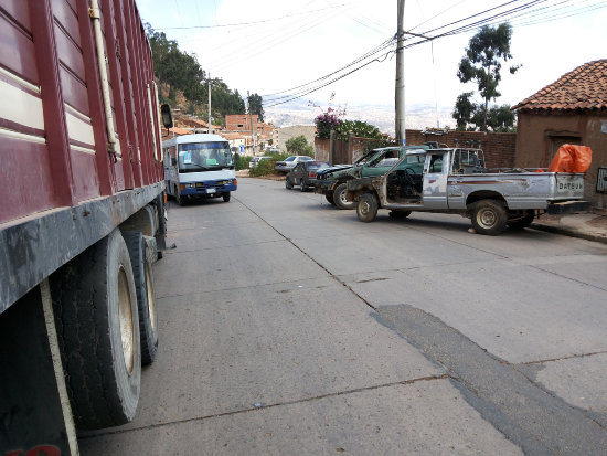 INFRACCIN. El propietario de un taller estacion dos vehculos en forma transversal.