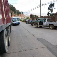 INFRACCIN. El propietario de un taller estacion dos vehculos en forma transversal.