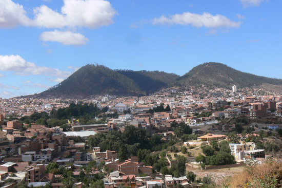 HOMENAJE. La Gobernacin dispuso el embanderamiento de edificios pblicos y privados.