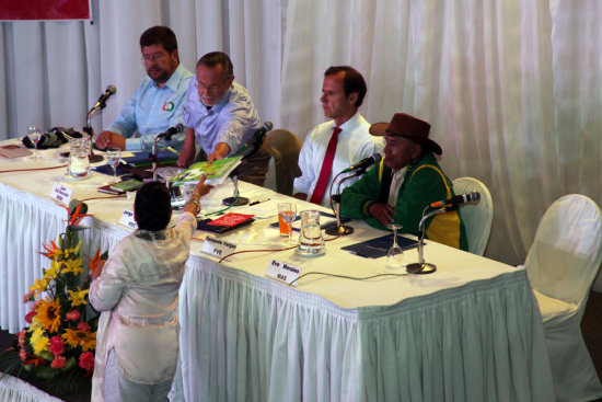 FORO. Los candidatos presidenciales, durante el foro organizado por la Asociacin de Periodistas de La Paz (APLP), al que no asisti Evo.