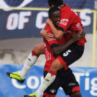 Una de las celebraciones del conjunto aviador ayer, en el estadio Flix Capriles de Cochabamba.