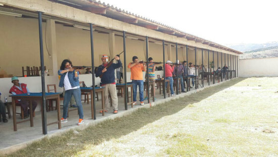 Ayer se dispararon Siluetas de Aire en el polgono del Club de Caza y Pesca.