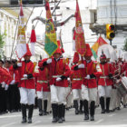 DESFILE. Varias instituciones pblicas y privadas rindieron homenaje a los 476 aos de fundacin de la Villa de La Plata, ahora Sucre, ayer, en la Plaza 25 de Mayo.