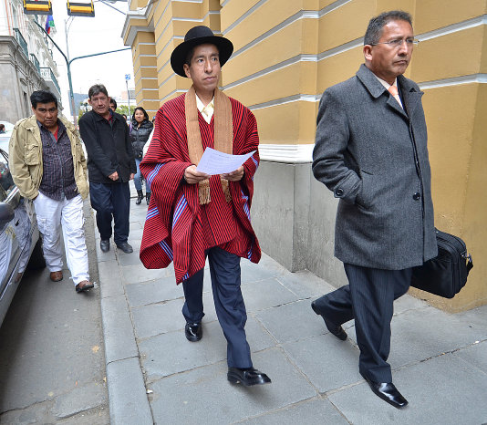 MAGISTRADO. Gualberto Cusi asume defensa junto a sus abogados en La Paz.