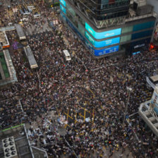 PROTESTA. Las movilizaciones se masificaron en el centro de Hong Kong.