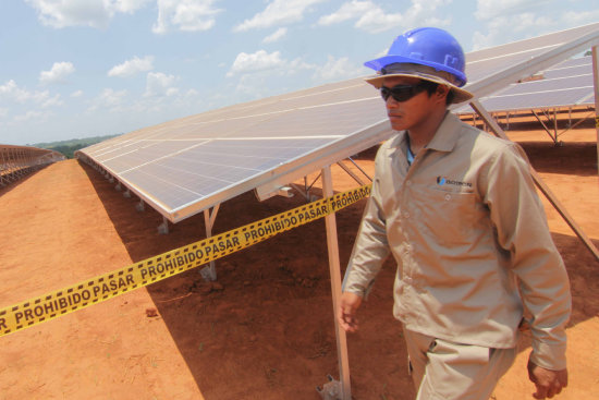 PLANTA. Instalan 17.334 paneles solares en una superficie de 11 hectreas.