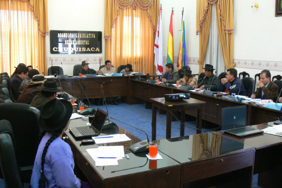 ASAMBLEA. Los legisladores departamentales planean trabajar el jueves por tiempo y materia.