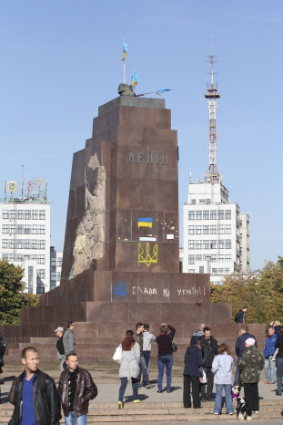 ESTATUA. Monumento destruido.