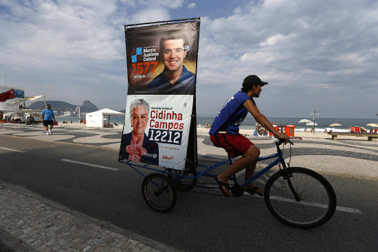 ELECCIONES. Propaganda electoral en las calles de Ro de Janeiro.