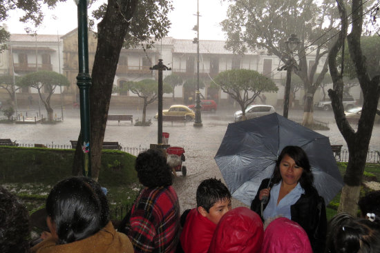 TEMPORAL. A mediodia del mircoles hubo una torrencial lluvia en el centro de la ciudad.