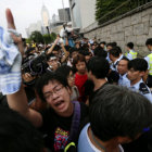 MANIFESTACIONES. Manifestantes protestan en los alrededores de las oficinas del Gobierno en Hong Kong (China).