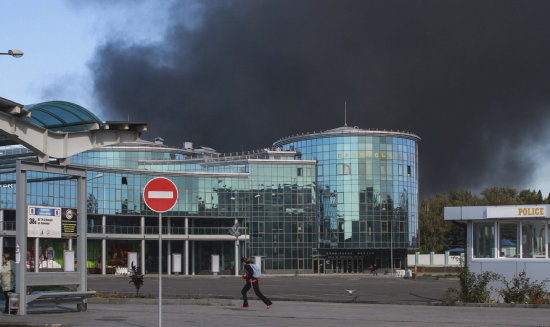 ATAQUES. Aeropuerto de Donetsk.