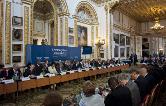 REUNIN. Vista general de la reunin que estudi ayer la respuesta global a la crisis del virus del bola en Lancaster House, Londres.