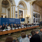 REUNIN. Vista general de la reunin que estudi ayer la respuesta global a la crisis del virus del bola en Lancaster House, Londres.