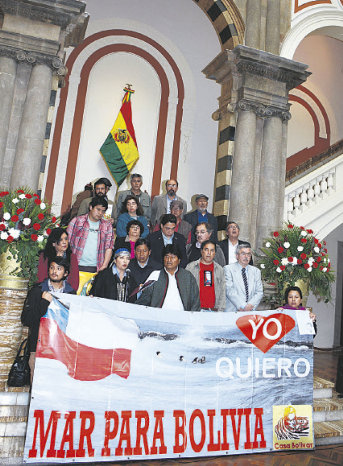 RESPALDO. El presidente Evo Morales en conferencia de prensa con organizaciones chilenas de izquierda.