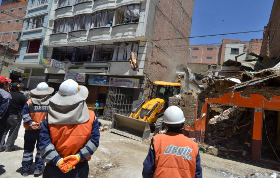 Explosin. Bomberos control el caso.