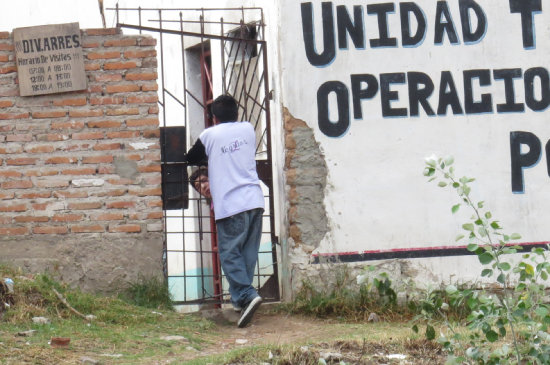 ARRESTADOS. Los presuntos antisociales en celdas policiales de Sucre.