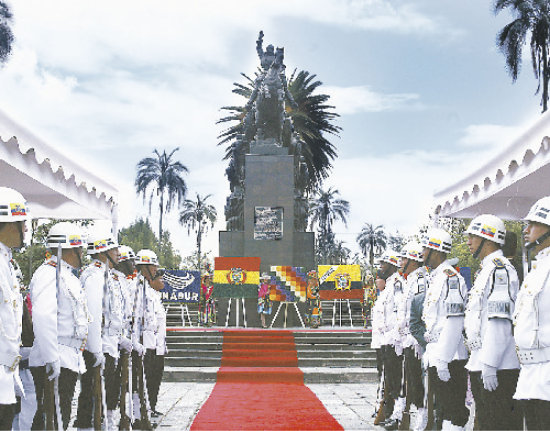 La Asamblea Nacional de Ecuador rinde un homenaje a Bolivia, en Quito, en el marco de la integracin regional. (Foto)