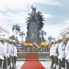 La Asamblea Nacional de Ecuador rinde un homenaje a Bolivia, en Quito, en el marco de la integracin regional. (Foto)