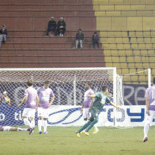 El partido entre lilas y yacuibeos se jug anoche en Potos.