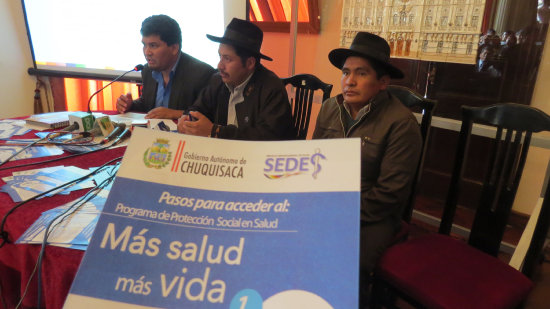 ANUNCIO. El Gobernador Esteban Urquizu brind una conferencia de prensa ayer.