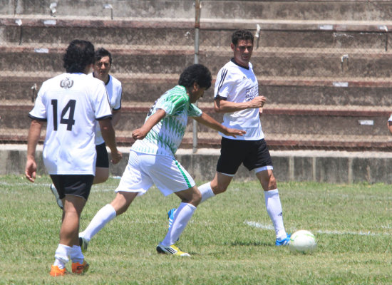 Bolivia y las ex estrellas del Real Madrid jugaron un partido en Santa Cruz.