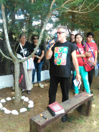 HOMENAJE. El cantautor argentino Len Gieco recuerda al Che en Vallegrande.