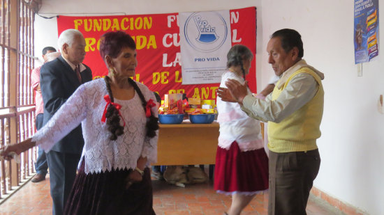 DANZA. Las parejas de adultos mayores durante su participacin en el Festival.