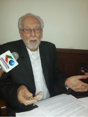 PRESIDENTE. Jorge Isaac von Borries respondió a los funcionarios del Gobierno.