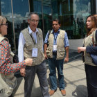 EN BOLIVIA. El jefe de la misión de observadores de la OEA, Álvaro Colom (segundo de la izquierda), junto a algunos de sus colaboradores.