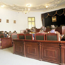 HUELGA. Los indígenas de la Nación Yampara esperan una respuesta en un juzgado de La Paz.