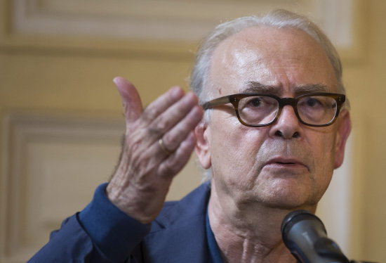 NOBEL. El autor francés Patrick Modiano durante la rueda de prensa tras conocerse la noticia.