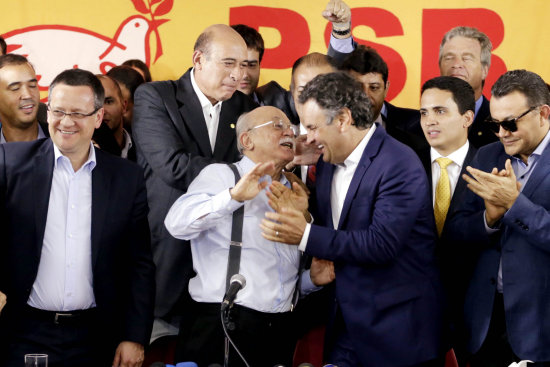 CANDIDATO. Aécio Neves recibe respaldo.