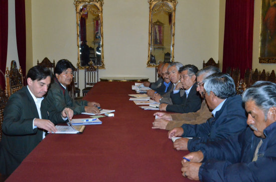 ENCUENTRO. La dirigencia del sector de jubilados se reuni ayer, con el Primer Mandatario.