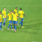 Una escena del partido de anoche, cuando los brasileos celebraban uno de los tres goles, en el cotejo jugado en el estadio Arena Pantanal de Cuiab.