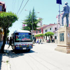 TRANSPORTE. Segn usuarios, la parada se debi instalar junto al monumento a Pedro Ansrez.