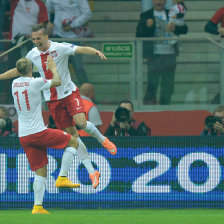 Arkadiusz Milik (d) festeja junto a su compaero Kamil Grosicki el primer gol polaco sobre Alemania.