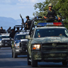 OPERATIVO. Las tropas federales realizan un operativo para dar con los cuerpos.