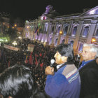 FESTEJO. El presidente Evo Morales celebra su victoria en el balcn de Palacio de Gobierno junto a sus seguidores.