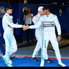 Los pilotos de Mercedes, Hamilton (d) y Rosberg disputarn el ttulo de pilotos de la temporada 2014.