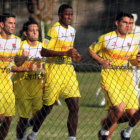 La seleccin boliviana realiz ayer, en Santa Cruz, su ltimo entrenamiento en territorio nacional antes de enfrentar maana a Chile, en suelo trasandino.