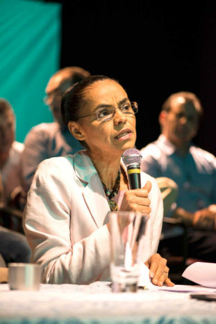 RESPALDO. La candidata ecologista Marina Silva anuncia su decisin de apoyar a Neves.